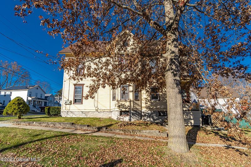 3rd image of 212 Fon Clair Street