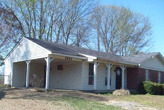 3rd image of 1241 Parkrose Ave