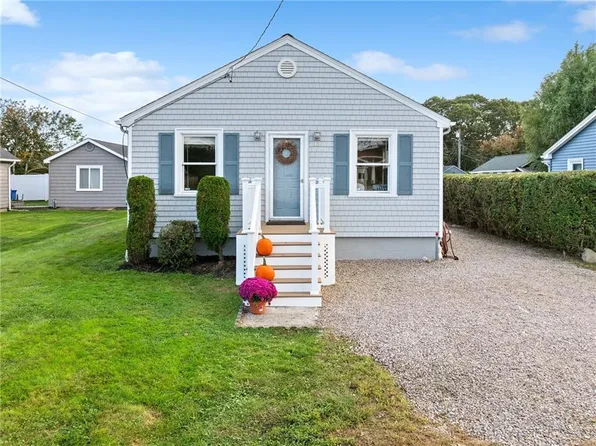 40 Gaspee Rd, Narragansett, RI 02882