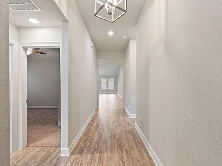 18716 Laurel Hills Dr — Photo 13