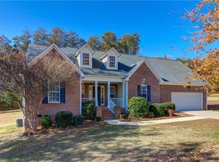 8393 Hunting Ct, Stokesdale, NC 27357