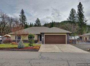 530 Yew Wood Dr, Shady Cove, OR