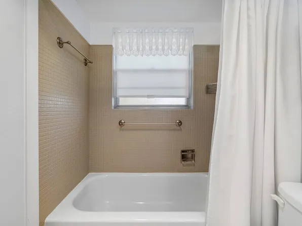 202 Windsor I, West Palm Beach, FL 33417