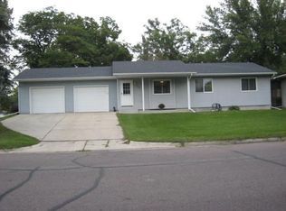 208 16th St NE, Owatonna, MN 55060