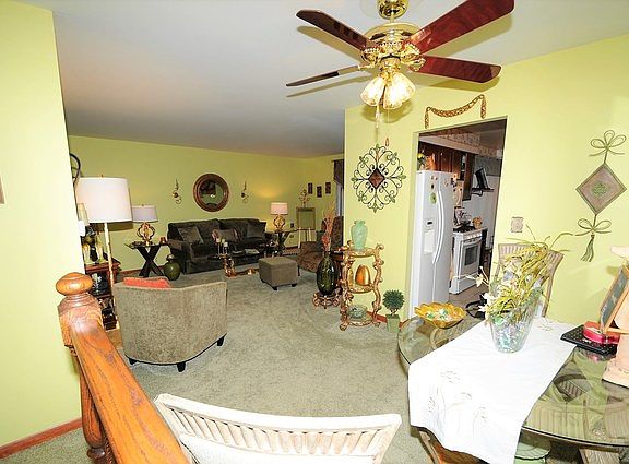 4th image of 706 Cross Creek Dr W #1A