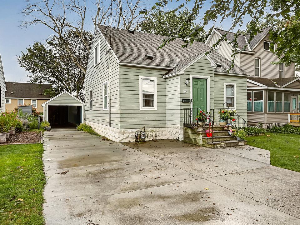1st image of 206 11th Ave NE