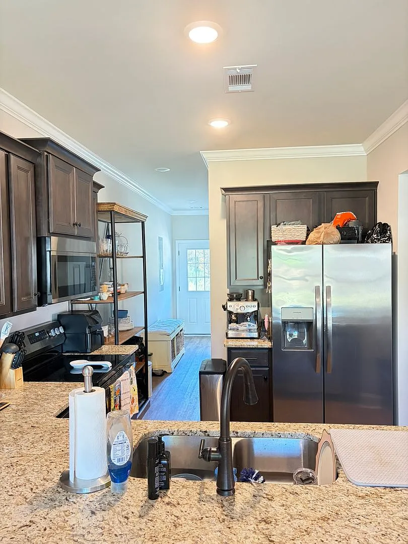 4 Bedroom/4Bath House off of Will Hunter Road! — Photo 4