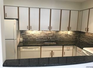 24 Crest St APT 1A, Westwood, NJ 07675