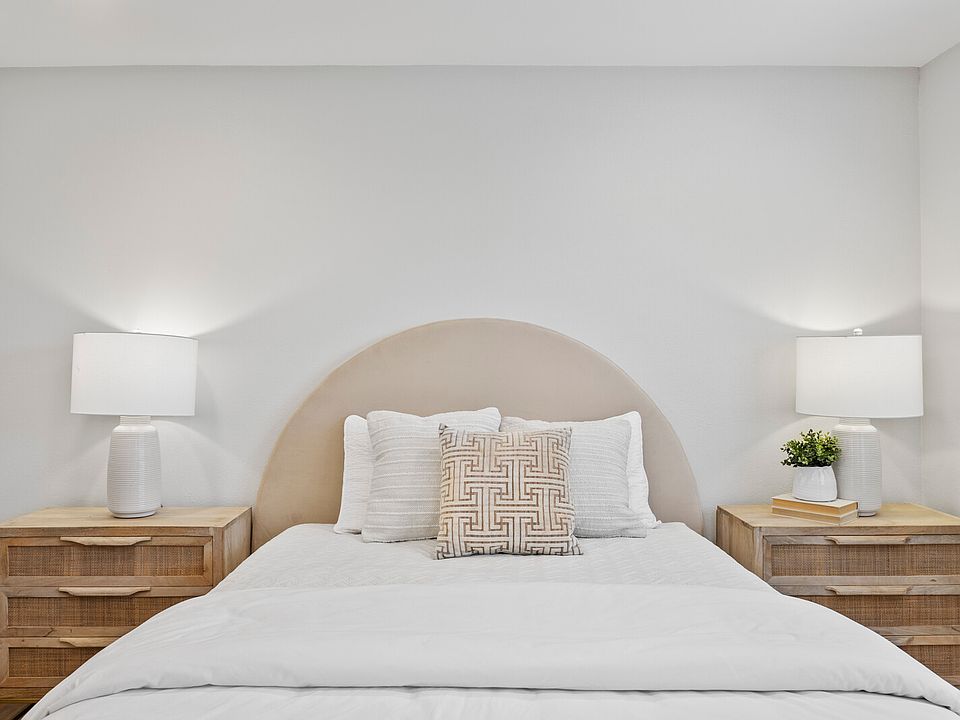 1st image of 3618 W Mullen Ave #204