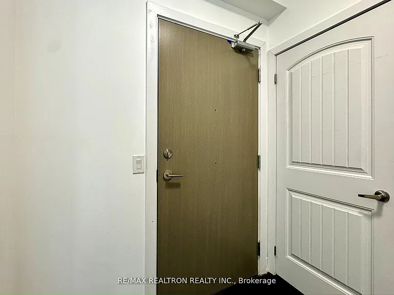 7 Kenaston Gdns #329 — Photo 17