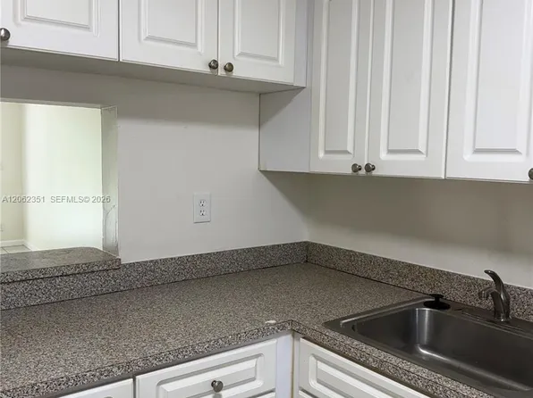 7825 Fairview Dr APT 204, Fort Lauderdale, FL 33321