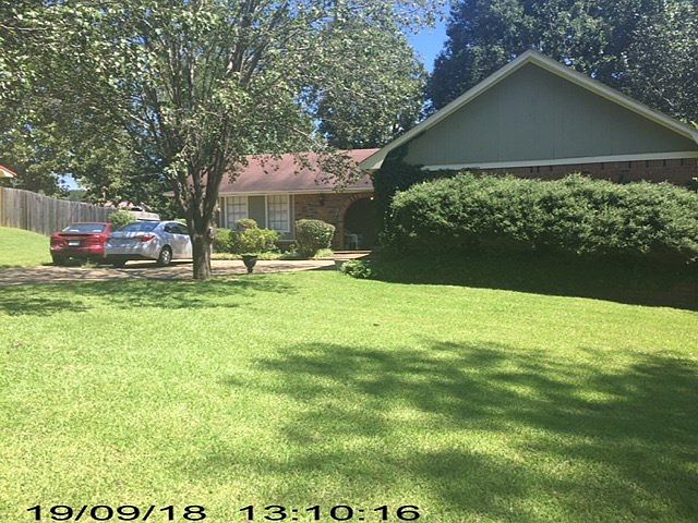 1st image of 302 Bellevue Cir
