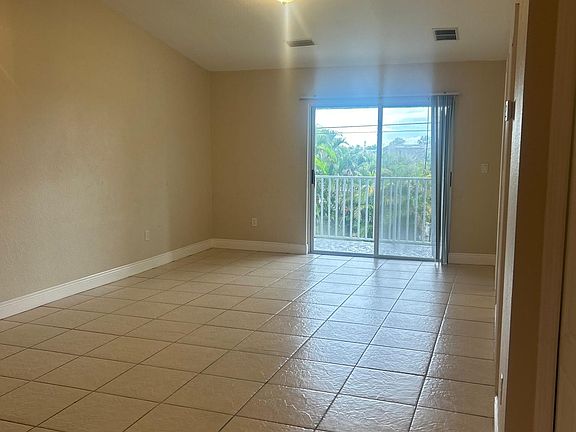 3rd image of 1910 Santa Barbara Blvd APT 6