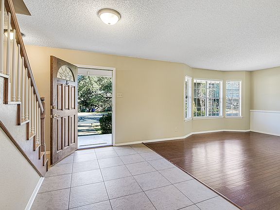 3rd image of 13206 N Hunters Cir
