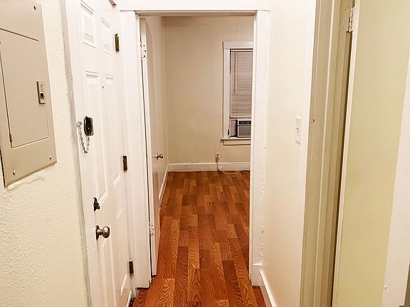 2nd image of 1430 Schley Ave APT 3