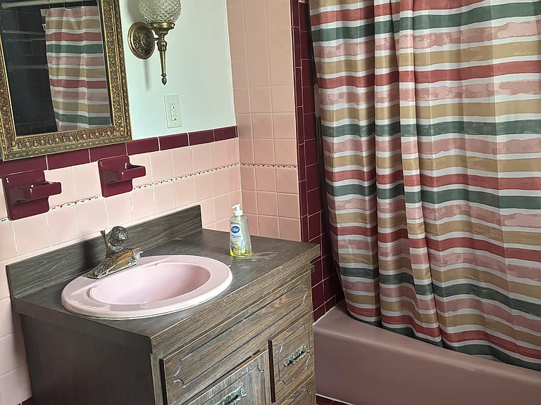 1049B Poquonnock Rd — Photo 8