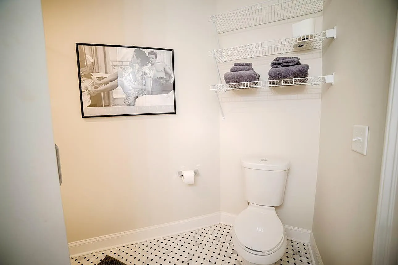 1 bed, 800 sqft, $2,400 — Photo 2