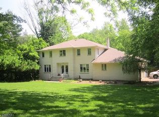 5 Tulip Ter, Wayne, NJ 07470