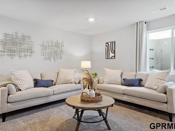 7018 N 135th Cir, Omaha, NE 68142