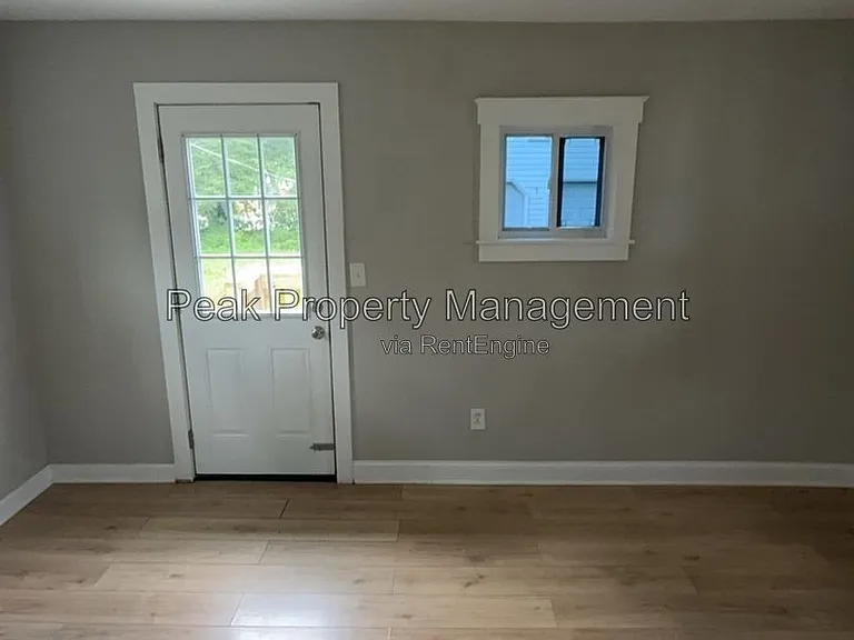 114 Lee Ave — Photo 8