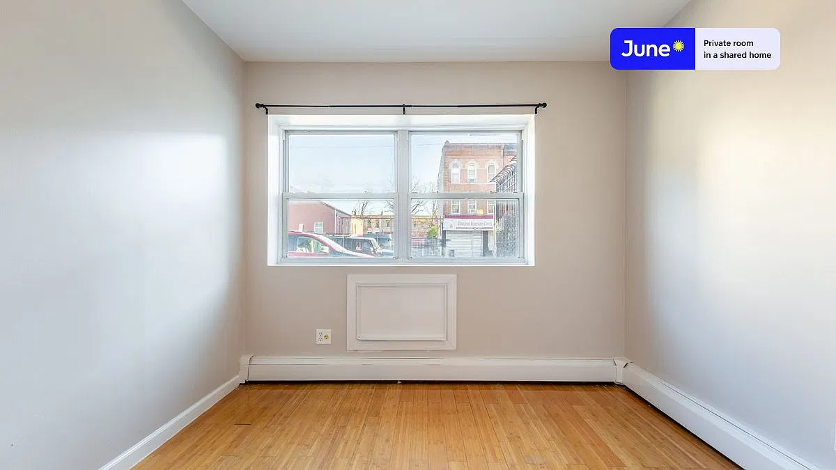 Full bedroom in 4 bed/2 bath home in Flatbush #1646 B — Photo 4