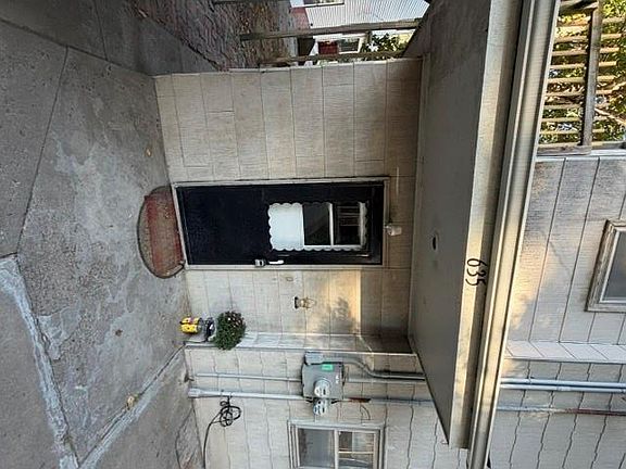 4th image of 635 N 22nd St