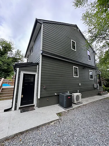 4252 Dix St NE Photo 1