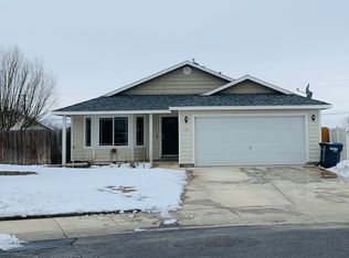102 Saint Helens Ave, Moxee, WA 98936