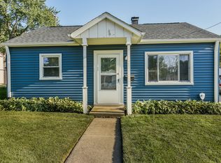 621 Hankes Ave, Aurora, IL 60505