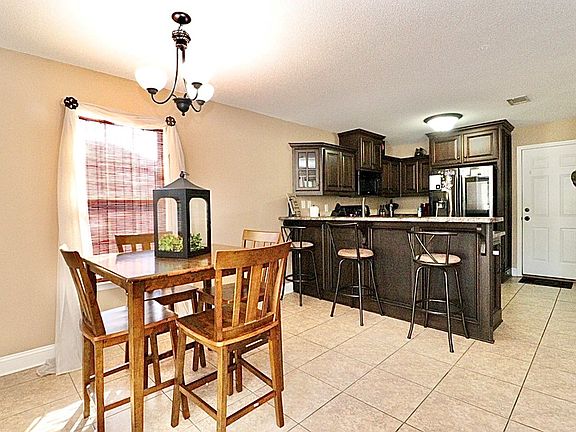 5th image of 4652 Stonewall Cir