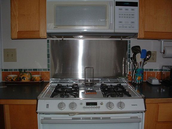 Gas range.