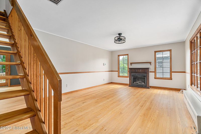 4th image of 16 Glen Street