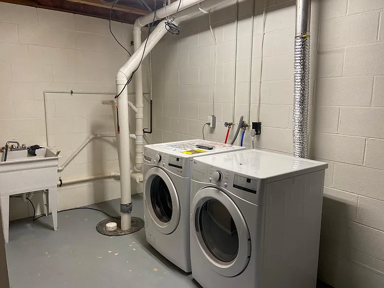 30 Clayburne Blvd — Photo 12
