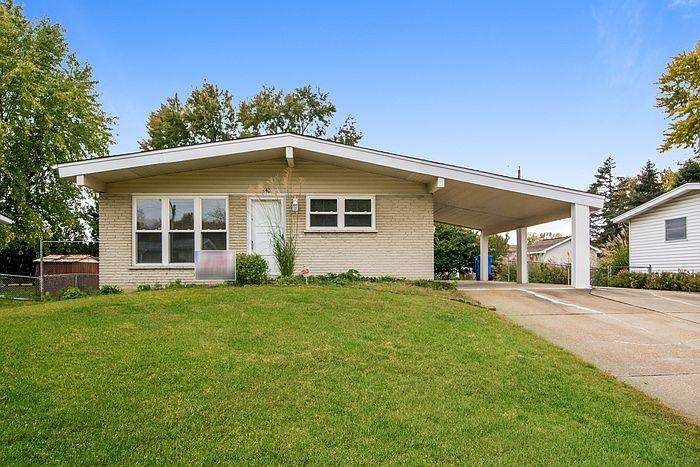 1st image of 440 Falcon Dr