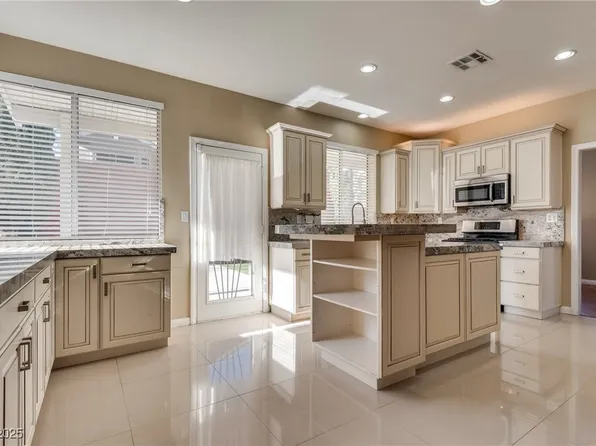 2245 Juniper Berry Dr, Las Vegas, NV 89134