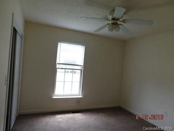 5th image of 1012 Twin Chapel Dr