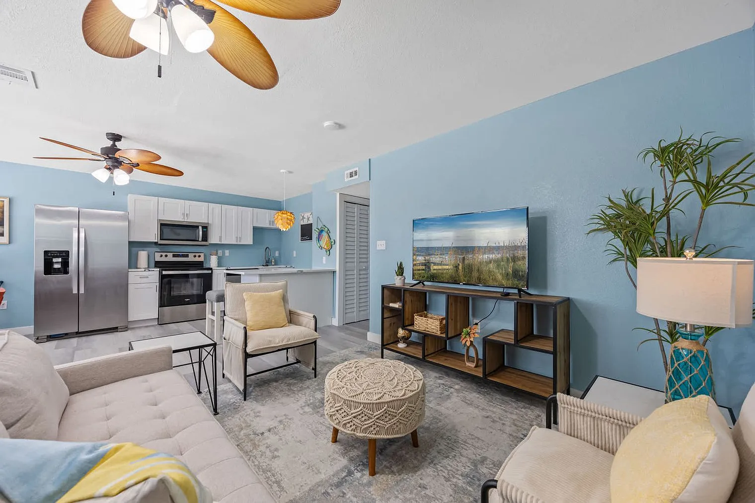 5 bed, 4.0 bath, 699 sqft, $8,825 — Photo 1