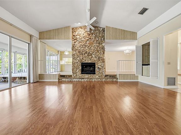 3rd image of 1352 ERROL PARKWAY
