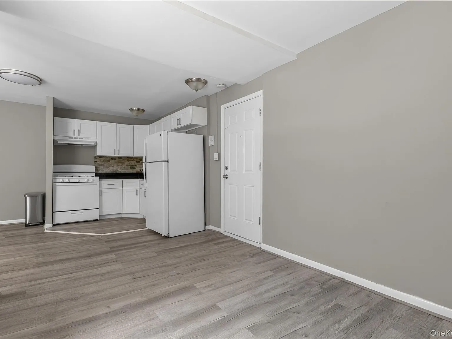 1 bed, 1.0 bath, $2,400 — Photo 3