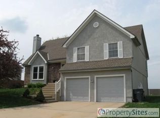 907 N Cedarcrest Dr, Olathe, KS 66061