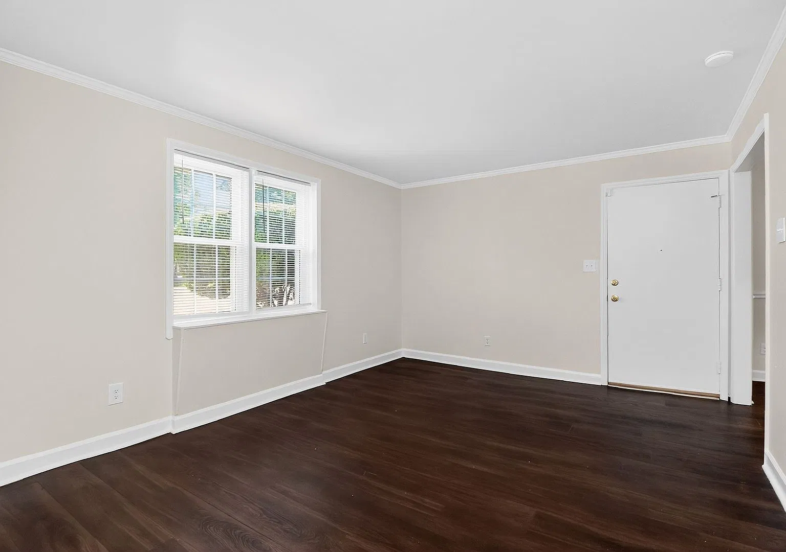 Lovely Two Bedroom Condo in Cotswold! — Photo 4