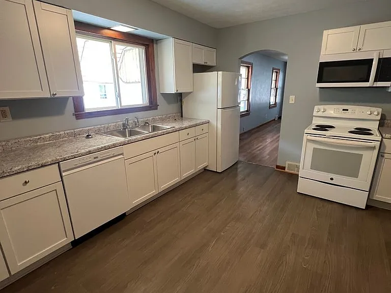 1030 N Macarthur Blvd — Photo 3
