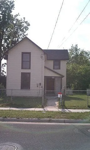 201 Waterloo St photo 1