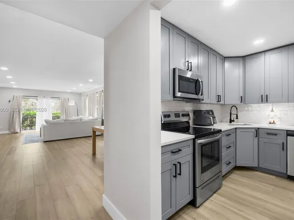 6100 S Falls Circle Dr APT 101, Lauderhill, FL 33319