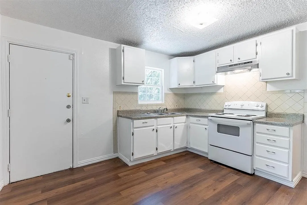 1115 S Frances St — Photo 3