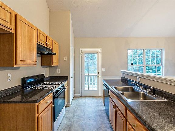 4th image of 140 Dairyland Dr