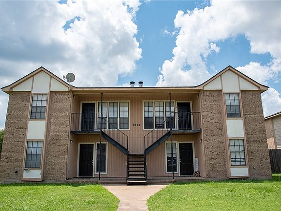 2nd image of 1900 Woodsman Dr APT C
