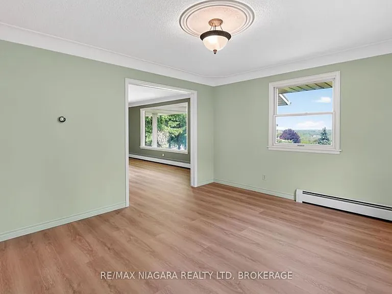 12 Sheppard Cres — Photo 7