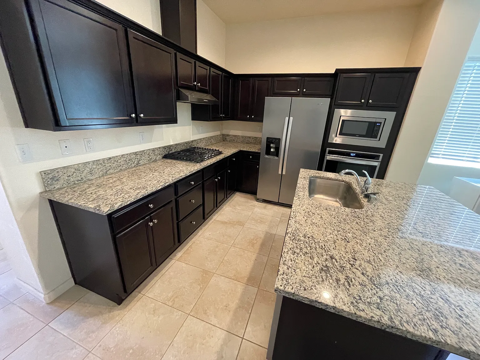 4 bed, 1617 sqft, $2,400 — Photo 4
