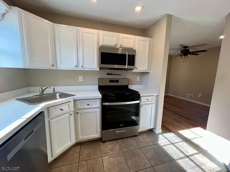 1023 Castle Rd — Photo 10
